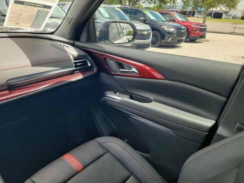 Used 2025 Chevrolet Traverse RS FWD image 14