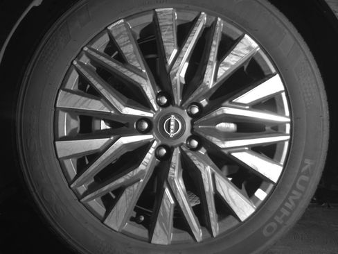 Used 2025 Nissan Altima 2.5 SV FWD image 12