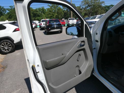 Used 2013 Nissan Frontier S RWD image 11