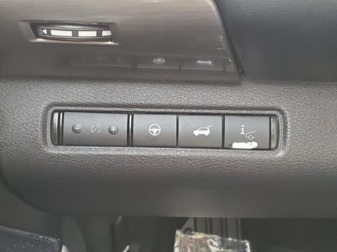 Used 2023 Nissan Pathfinder Platinum FWD image 19