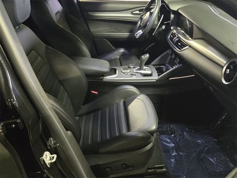 Used 2023 Alfa Romeo Stelvio Veloce image 17