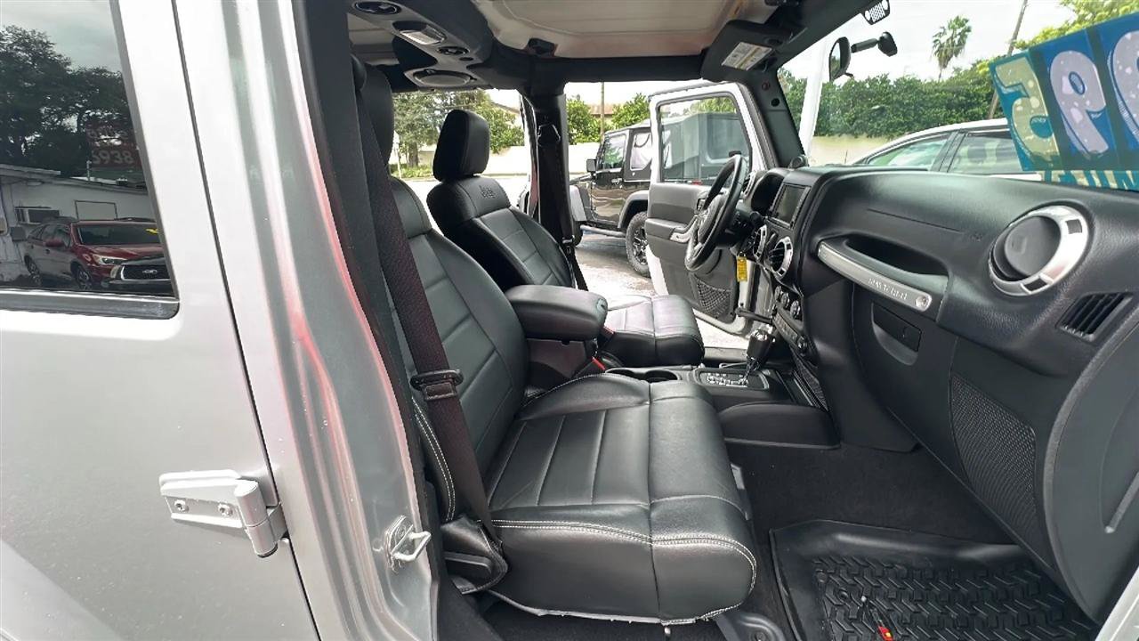 Used 2012 Jeep Wrangler Unlimited Sahara w/ Max Tow Pkg AWD/4WD image 39
