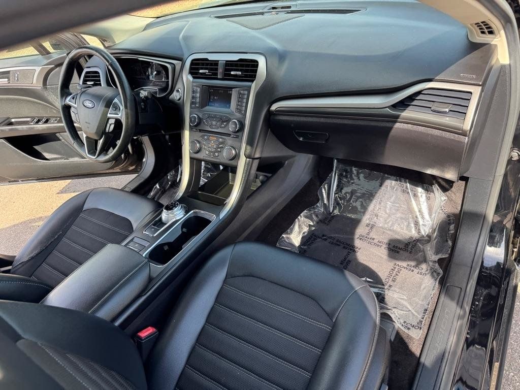 Used 2017 Ford Fusion SE w/ Equipment Group 601A FWD image 33