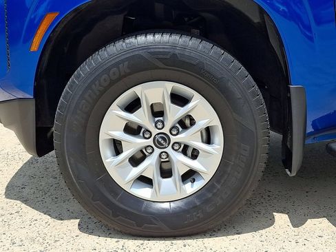 Used 2024 Nissan Frontier SV w/ Technology Package AWD/4WD image 8