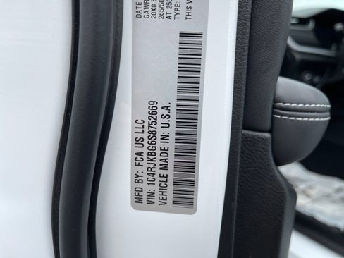 New 2025 Jeep Grand Cherokee L Limited w/ Luxury Tech Group II image 34