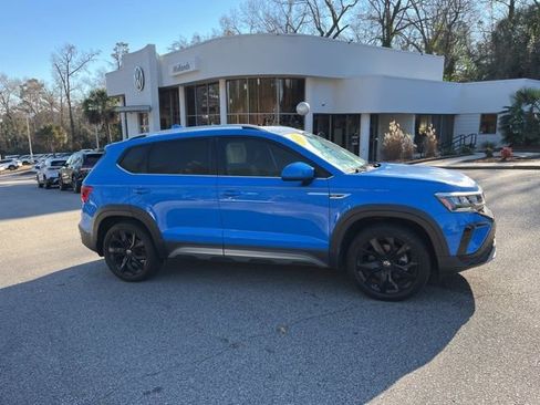 Used 2023 Volkswagen Taos SE image 2