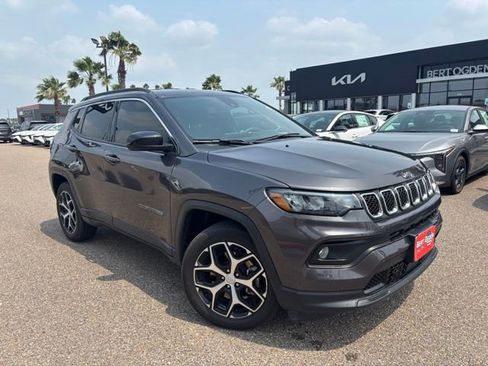 Used 2024 Jeep Compass Latitude AWD/4WD image 1
