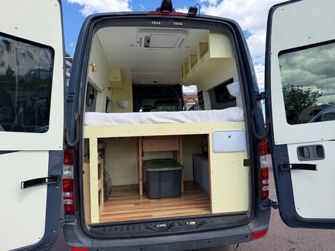 Used 2018 Mercedes-Benz Sprinter 2500 image 26