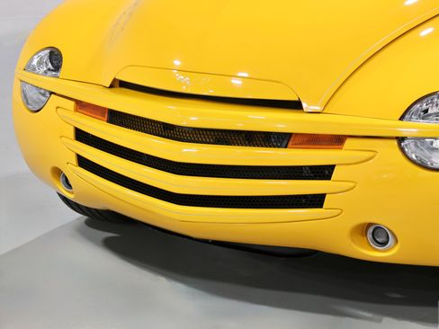 Used 2005 Chevrolet SSR w/ Preferred Equipment Group image 32