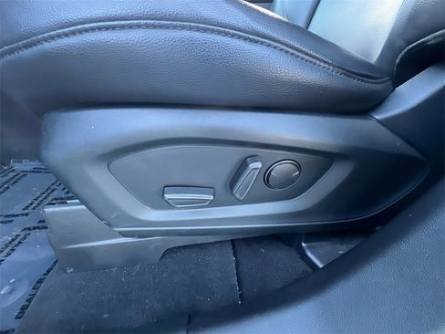 Used 2020 Ford Explorer XLT w/ Equipment Group 202A image 27