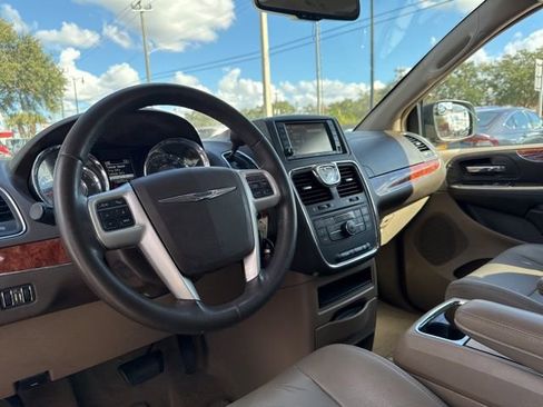 Used 2016 Chrysler Town & Country Touring image 23