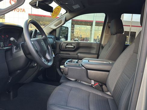 Used 2025 Chevrolet Silverado 2500 Custom w/ Custom Value Package image 8