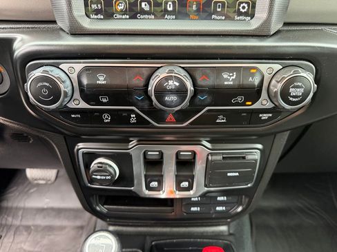 Used 2022 Jeep Wrangler Sport S image 22