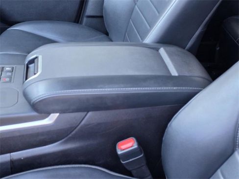 Used 2023 Toyota Highlander XLE image 9