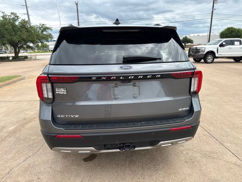 Used 2025 Ford Explorer Active w/ Active Comfort Package AWD/4WD image 6
