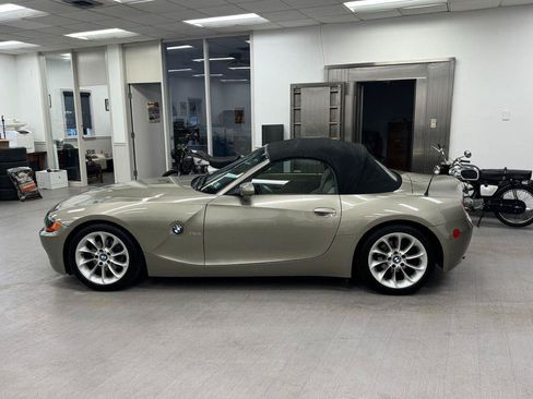 Used 2004 BMW Z4 2.5i RWD image 3