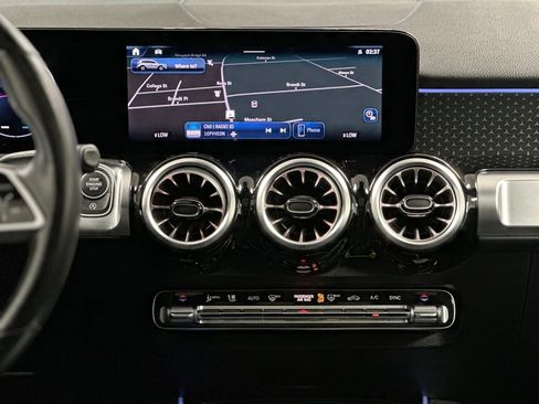 Used 2025 Mercedes-Benz GLB 250 image 20