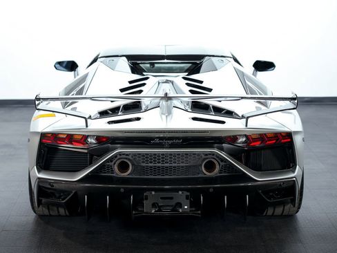 Used 2021 Lamborghini Aventador SVJ image 5