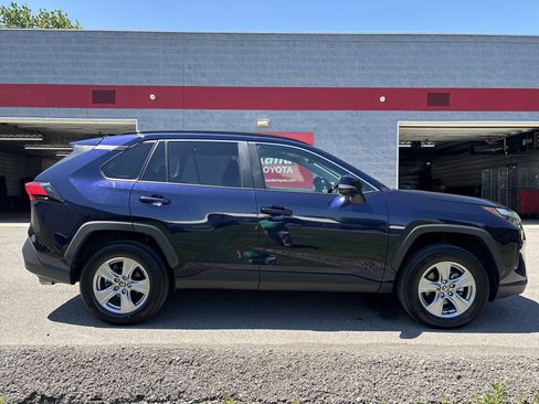 Used 2025 Toyota RAV4 XLE AWD/4WD image 2