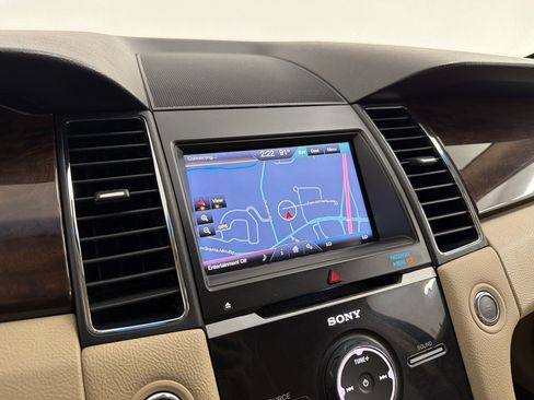 Used 2013 Ford Taurus Limited FWD image 20