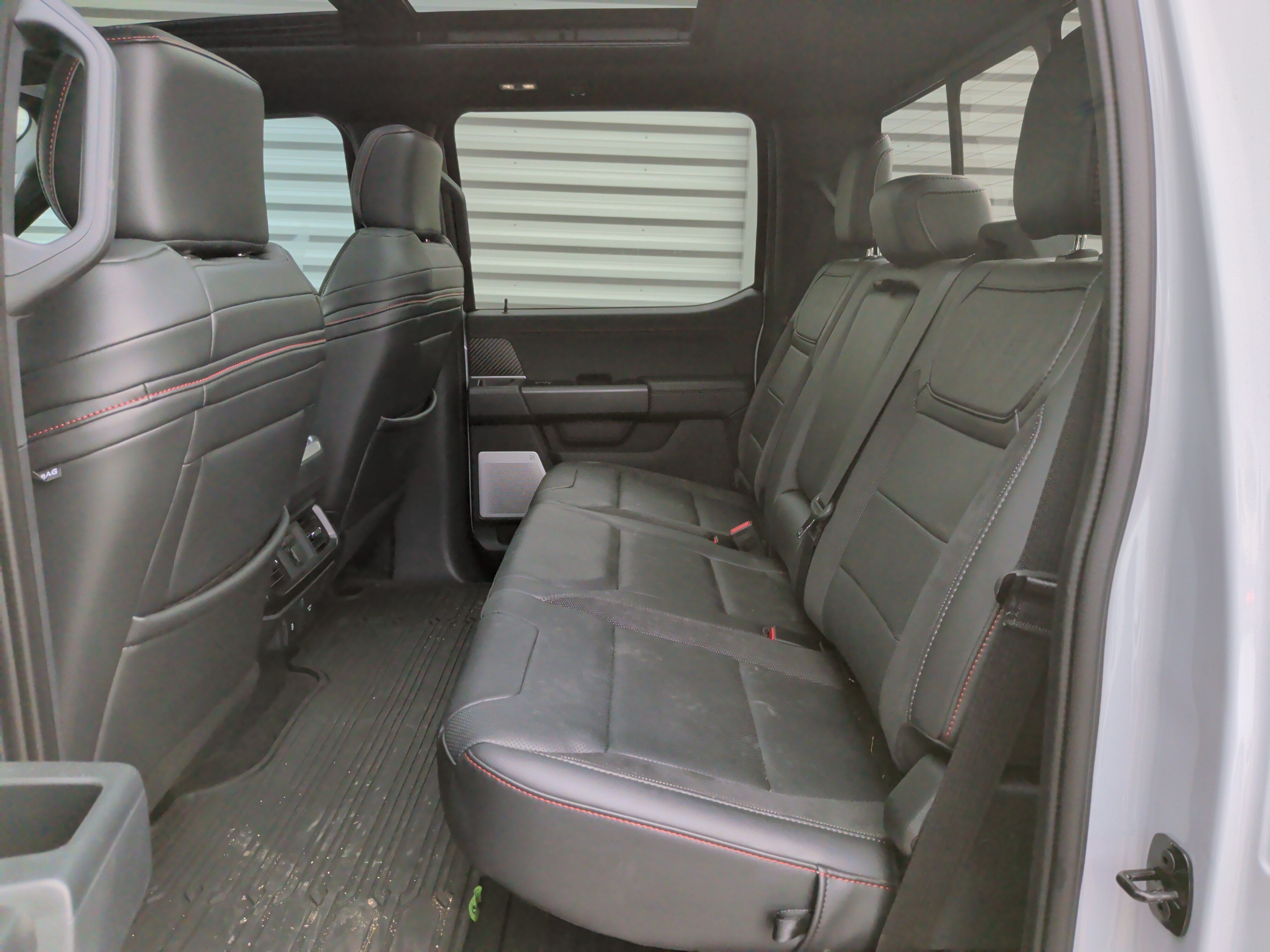 Used 2025 Ford F150 Raptor AWD/4WD image 31