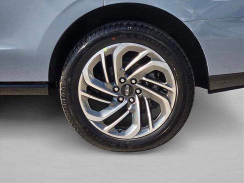 New 2025 Lincoln Navigator Reserve image 9