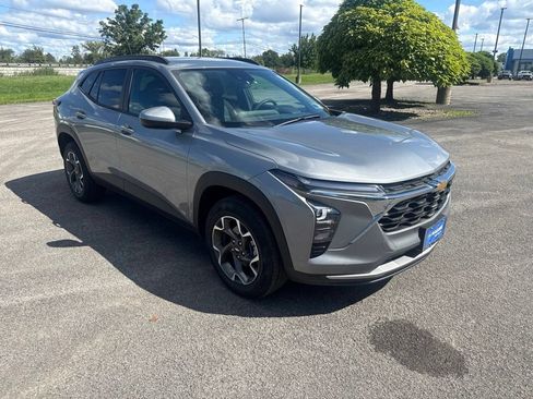 Used 2024 Chevrolet Trax LT FWD image 5