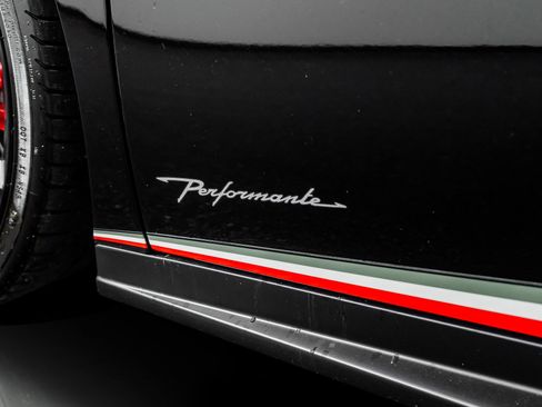 Used 2018 Lamborghini Huracan Performante AWD/4WD image 31