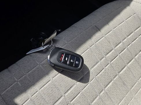 Used 2024 Honda HR-V LX image 17