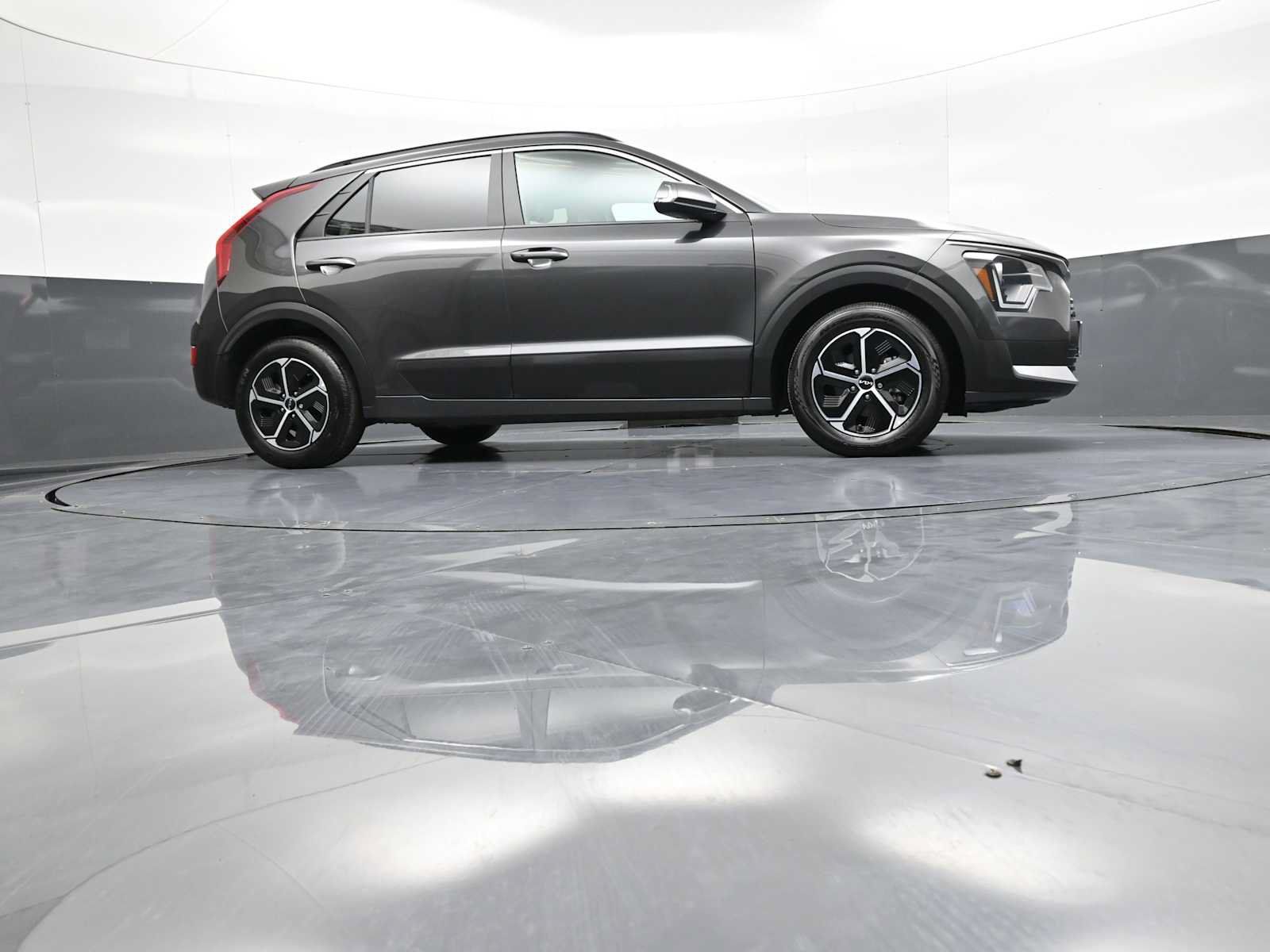 Certified 2025 Kia Niro EX w/ EX Cold Weather Package FWD image 27