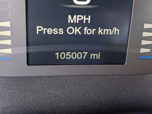 Used 2017 Chrysler Pacifica Touring-L w/ Tire & Wheel Group image 14