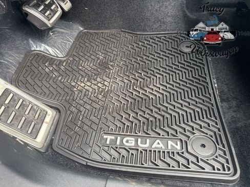 New 2025 Volkswagen Tiguan SE R-Line image 19