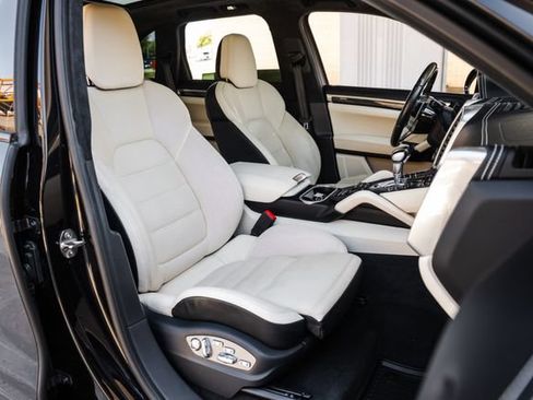 Used 2016 Porsche Cayenne Turbo AWD/4WD image 80