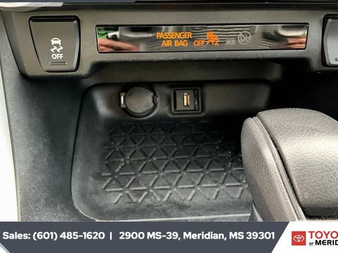 Used 2022 Toyota RAV4 XLE image 23