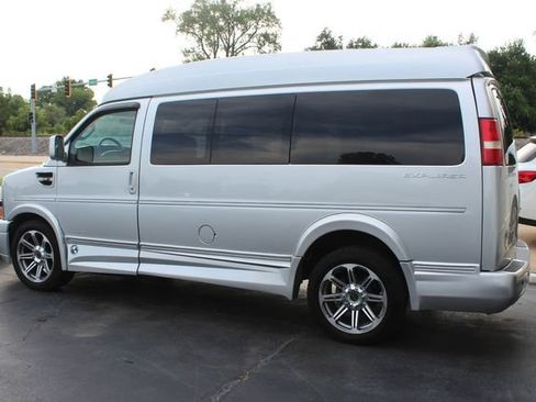 Used 2016 Chevrolet Express 2500 RWD image 3