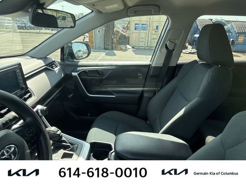 Used 2021 Toyota RAV4 LE AWD/4WD image 8