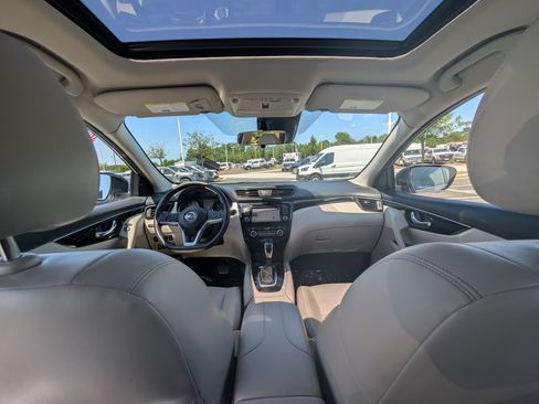 Used 2018 Nissan Rogue Sport SL w/ SL Premium Package FWD image 15