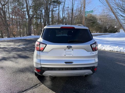 Used 2017 Ford Escape SE w/ Equipment Group 201A image 6