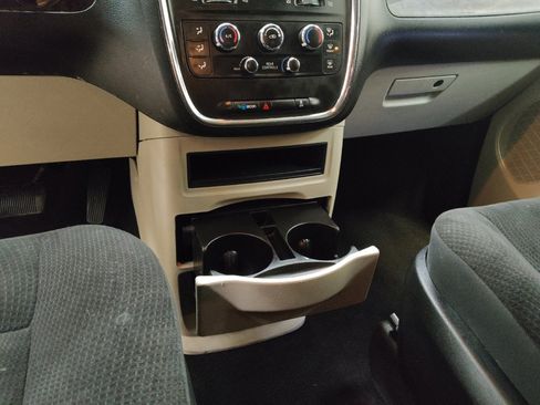 Used 2019 Dodge Grand Caravan SE w/ UConnect Hands-Free Group FWD image 26