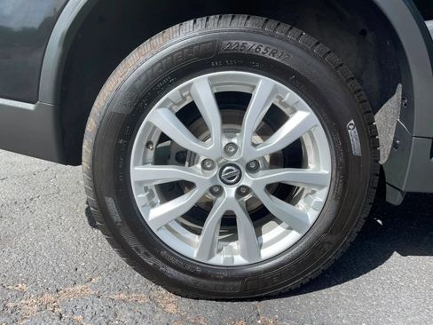 Used 2018 Nissan Rogue SV AWD/4WD image 23
