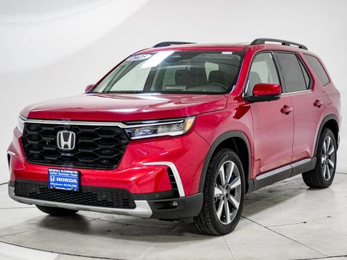 Certified 2025 Honda Pilot Elite image 3