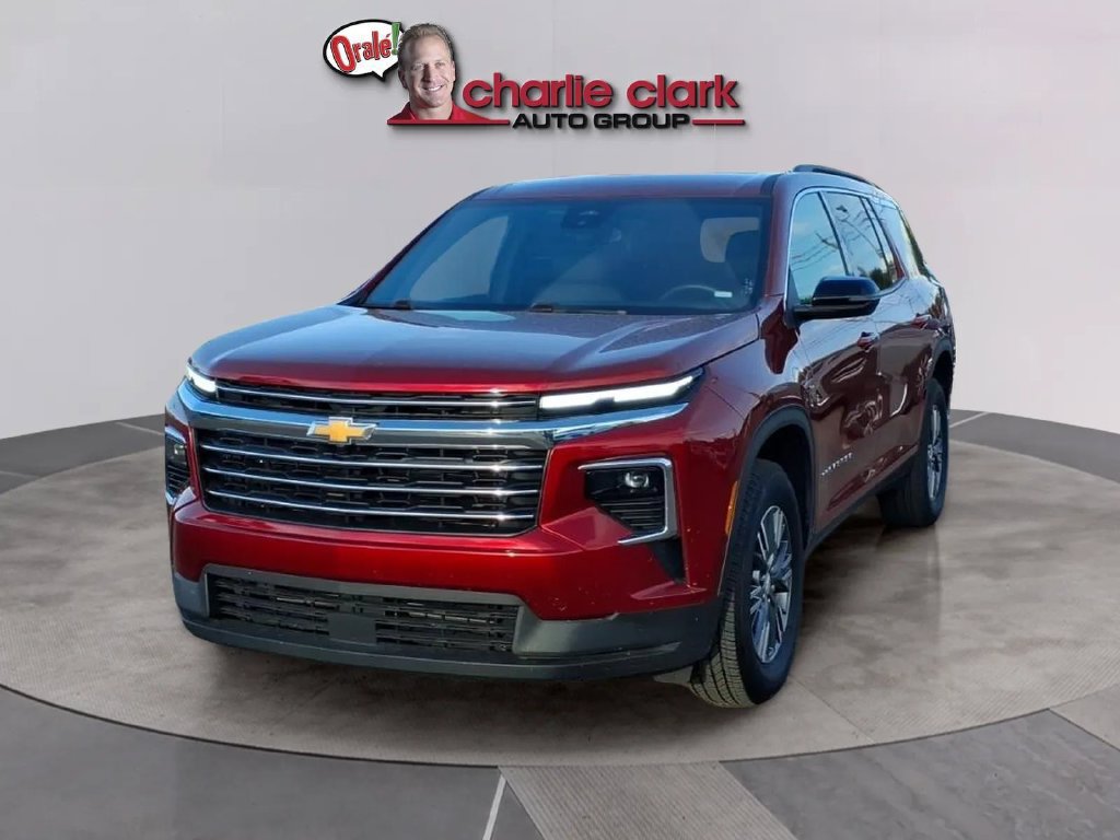 Used 2026 Chevrolet Traverse LT FWD image 1