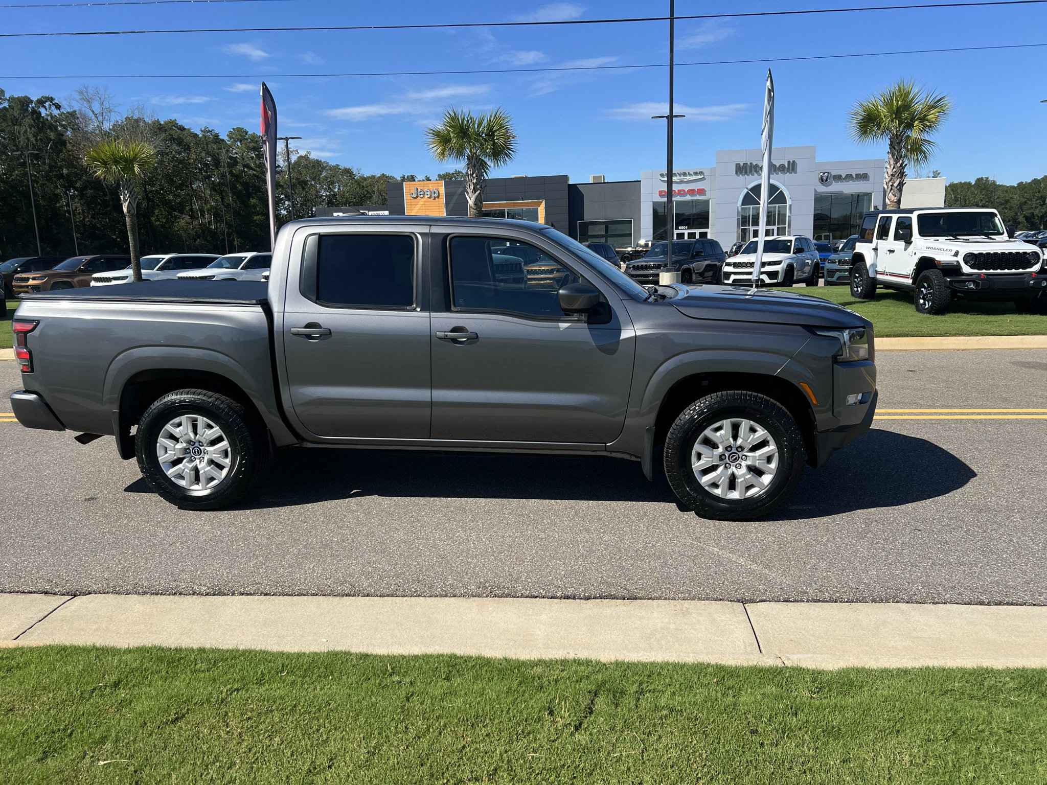 Used 2019 Nissan Titan PRO-4X w/ Pro-4x Convenience Package AWD/4WD image 3