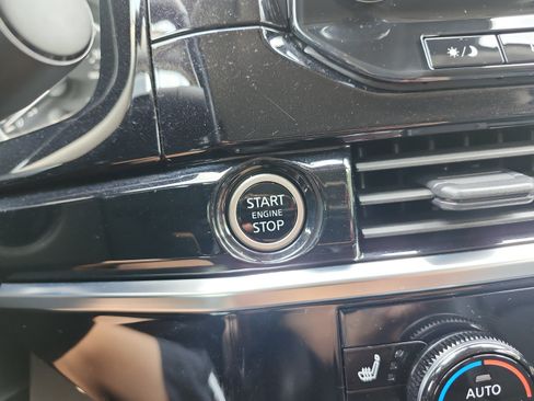 Used 2023 Nissan Pathfinder SL AWD/4WD image 21
