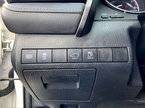 Used 2019 Toyota Camry SE FWD image 33