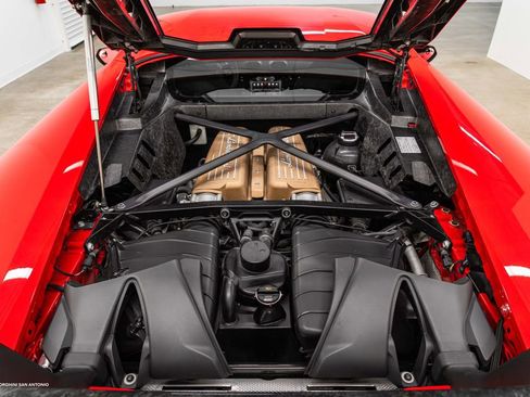 Used 2018 Lamborghini Huracan Performante AWD/4WD image 23