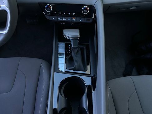 Used 2025 Hyundai Elantra SEL image 14