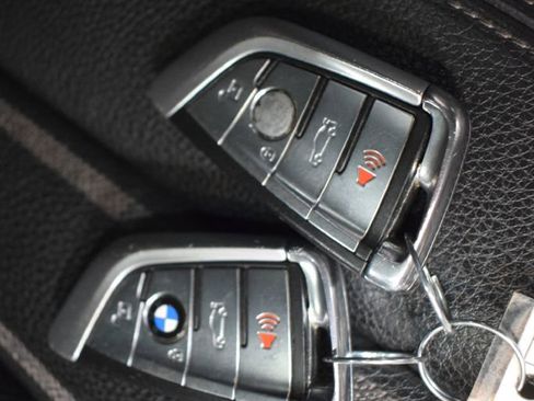 Used 2019 BMW 530i xDrive w/ Premium Package image 32