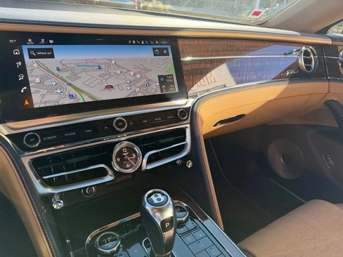 Used 2025 Bentley Flying Spur Plug-In Hybrid AWD/4WD image 27