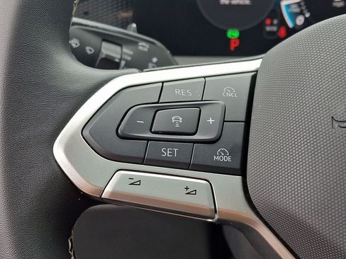 Used 2026 Volkswagen Tiguan SE w/ Panoramic Sunroof Package AWD/4WD image 21
